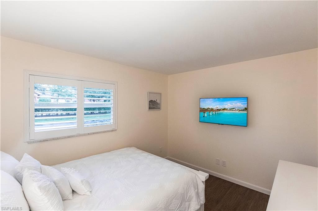6775 Lake McGregor CIR-21