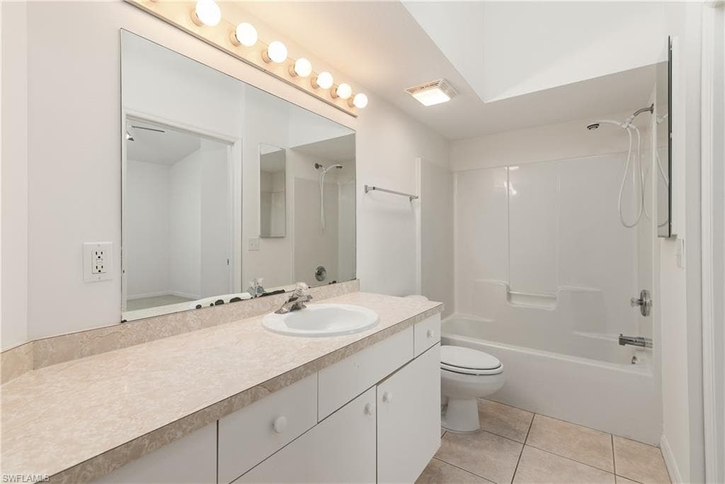 25761 Lake Amelia WAY 202-18