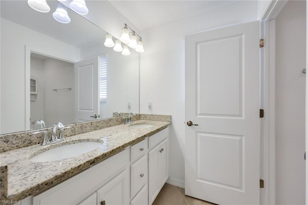 2159 Hamlin ST-32