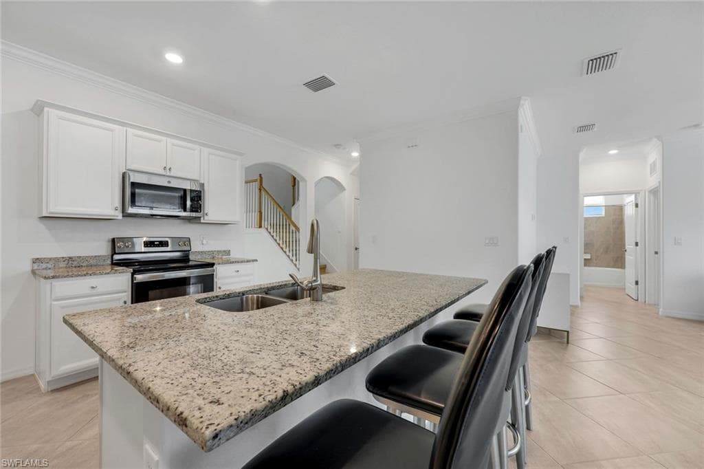 2159 Hamlin ST-18