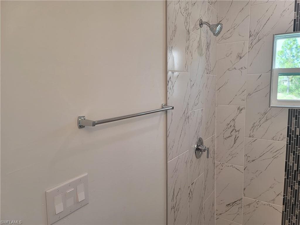 610 W 12th ST-20