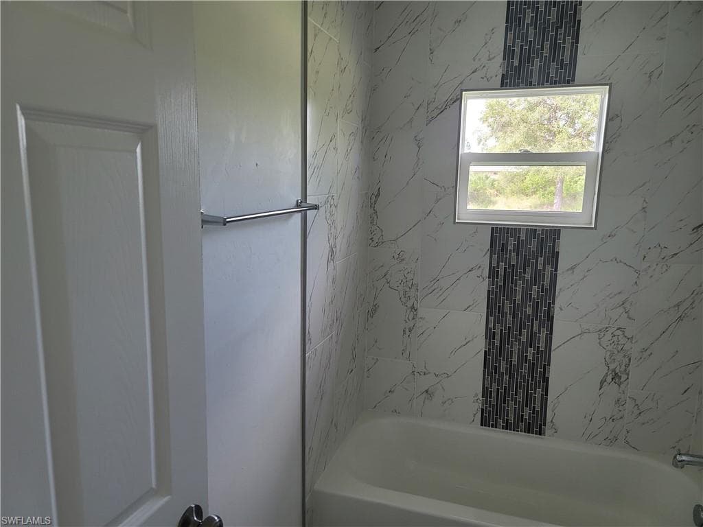 610 W 12th ST-19