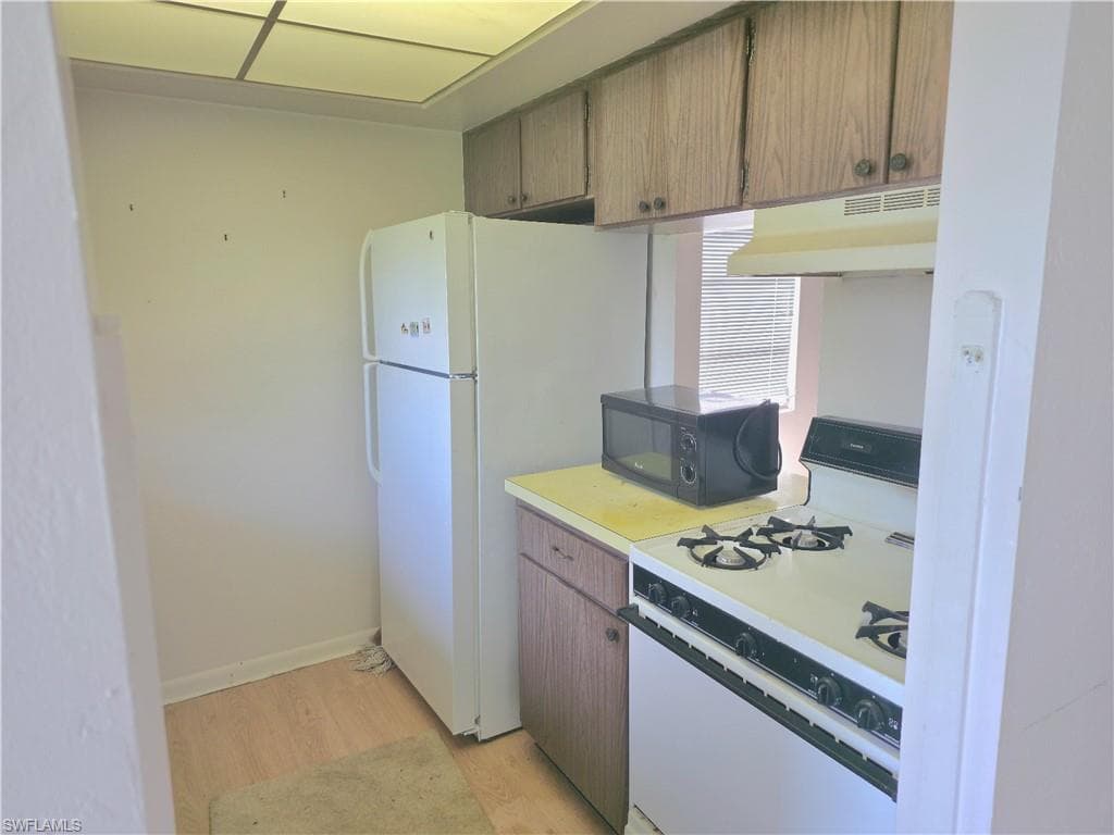 2214 E 6th ST-9
