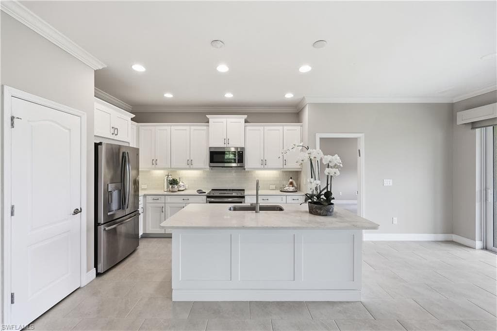 6966 Avalon CIR 908-6