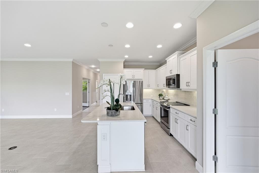 6966 Avalon CIR 908-28