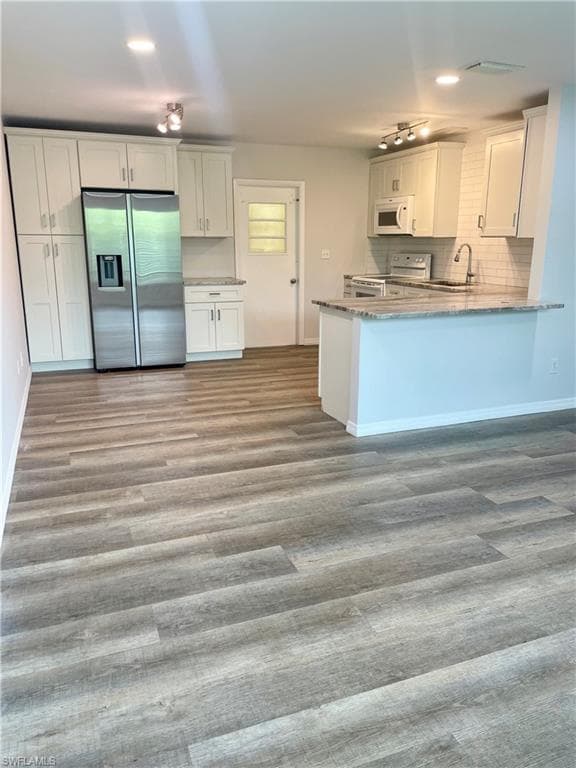 3183 Poinciana DR-3