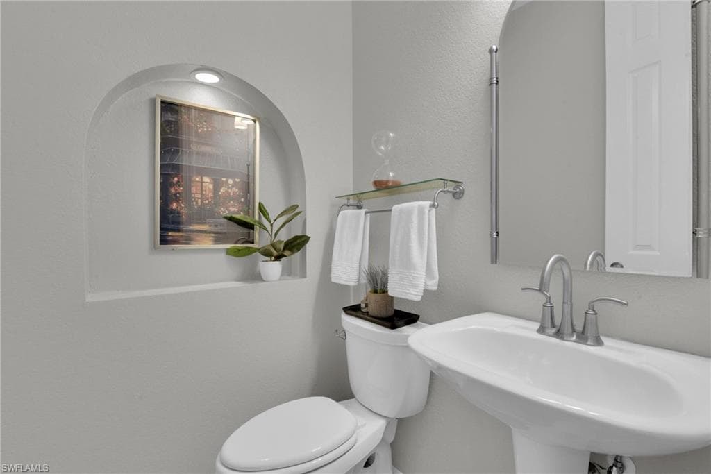 23157 Oakglen LN-22