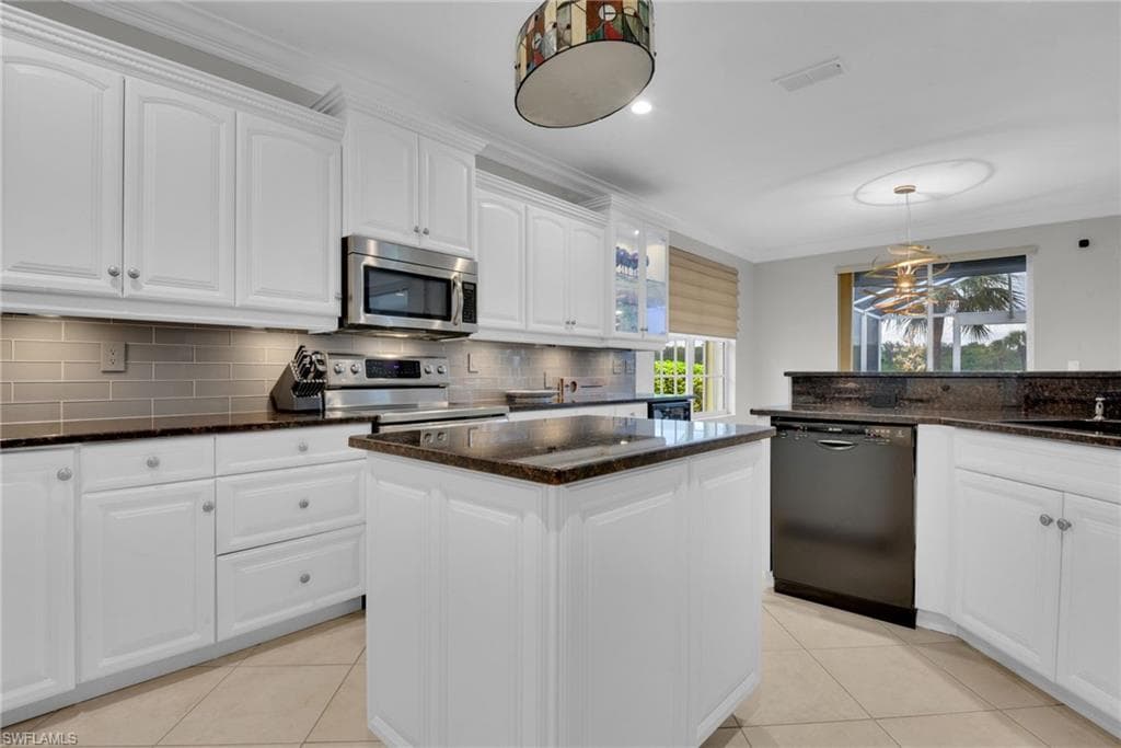 23157 Oakglen LN-7