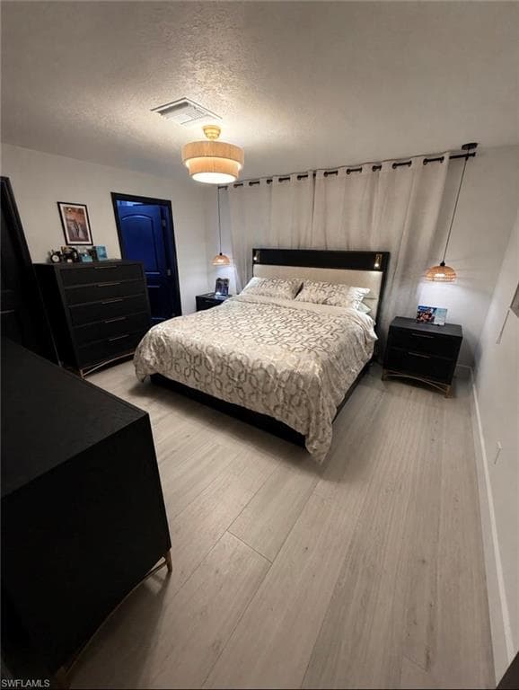 1475 N Larkwood SQ-17