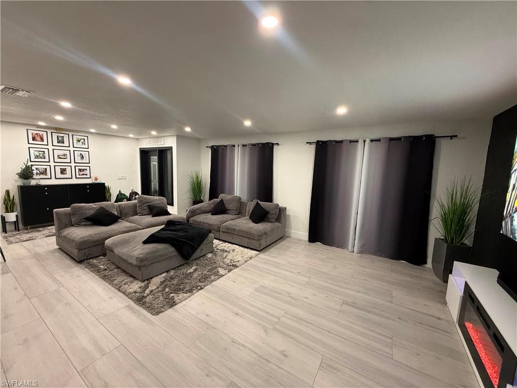 1475 N Larkwood SQ-3