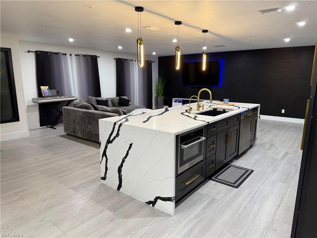 1475 N Larkwood SQ-5