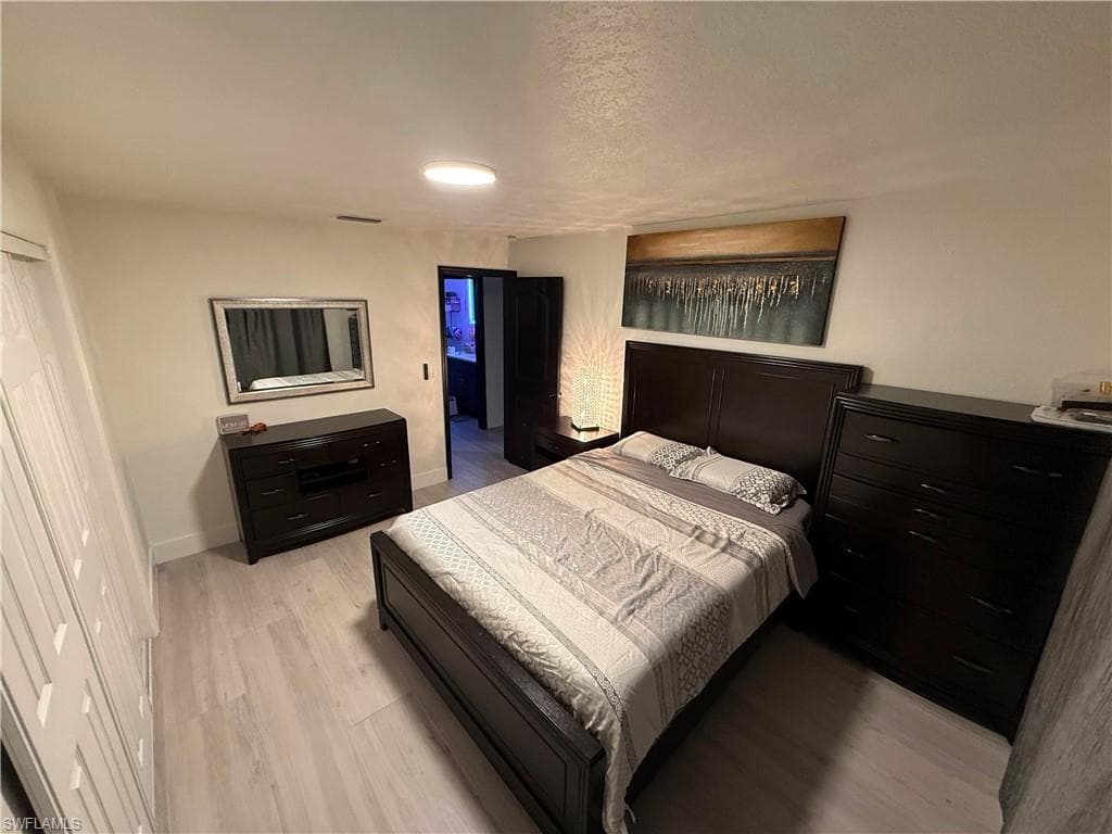 1475 N Larkwood SQ-20