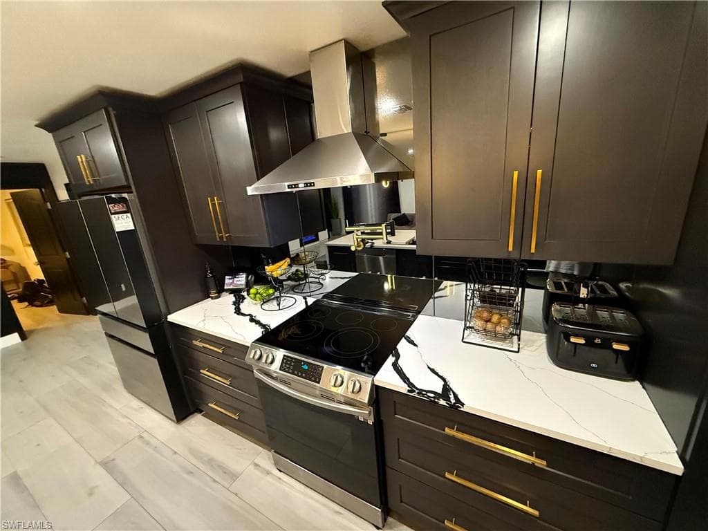 1475 N Larkwood SQ-8