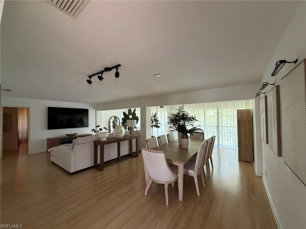 576 Retreat DR 201-3