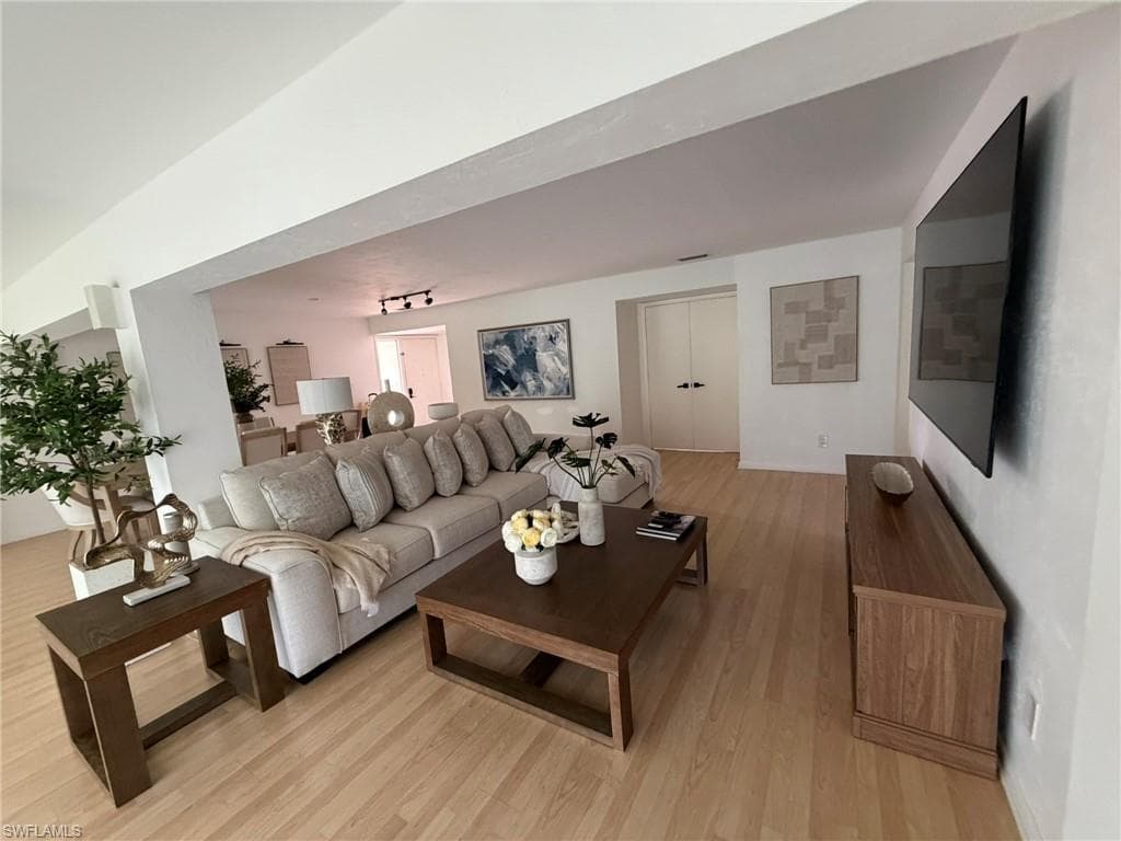 576 Retreat DR 201-18
