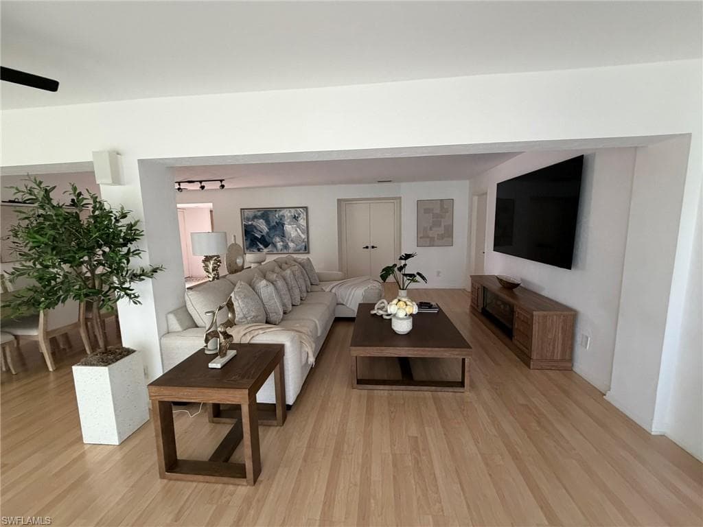 576 Retreat DR 201-4