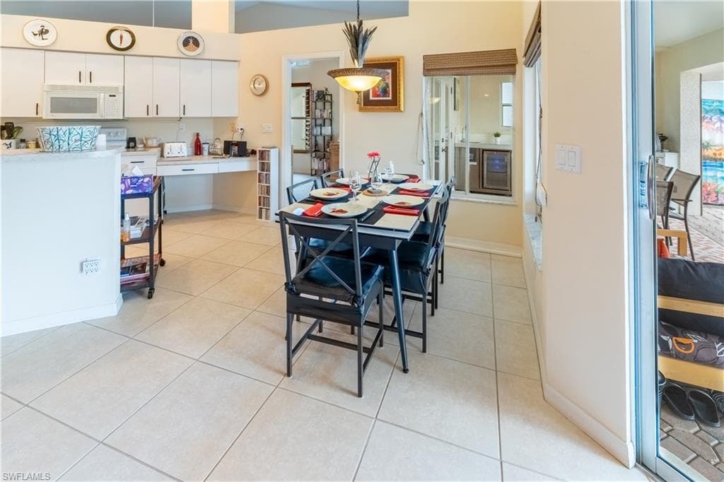 458 Countryside DR-14