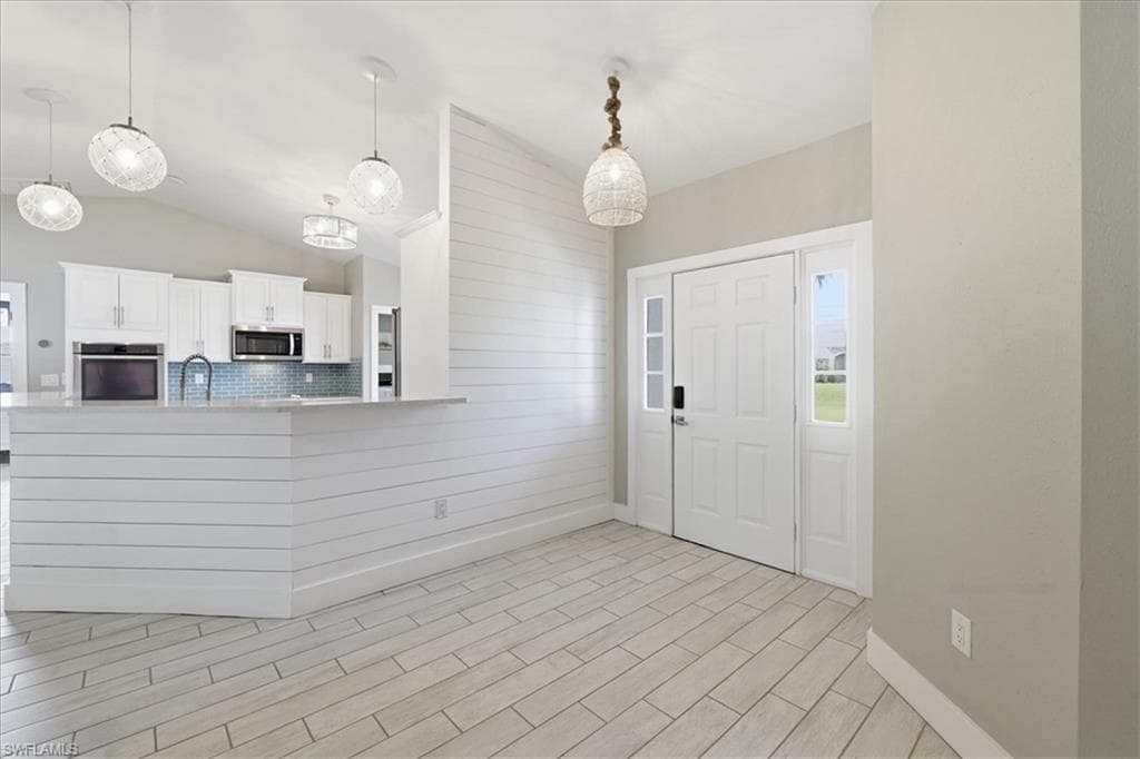 5748 Linden LN-15