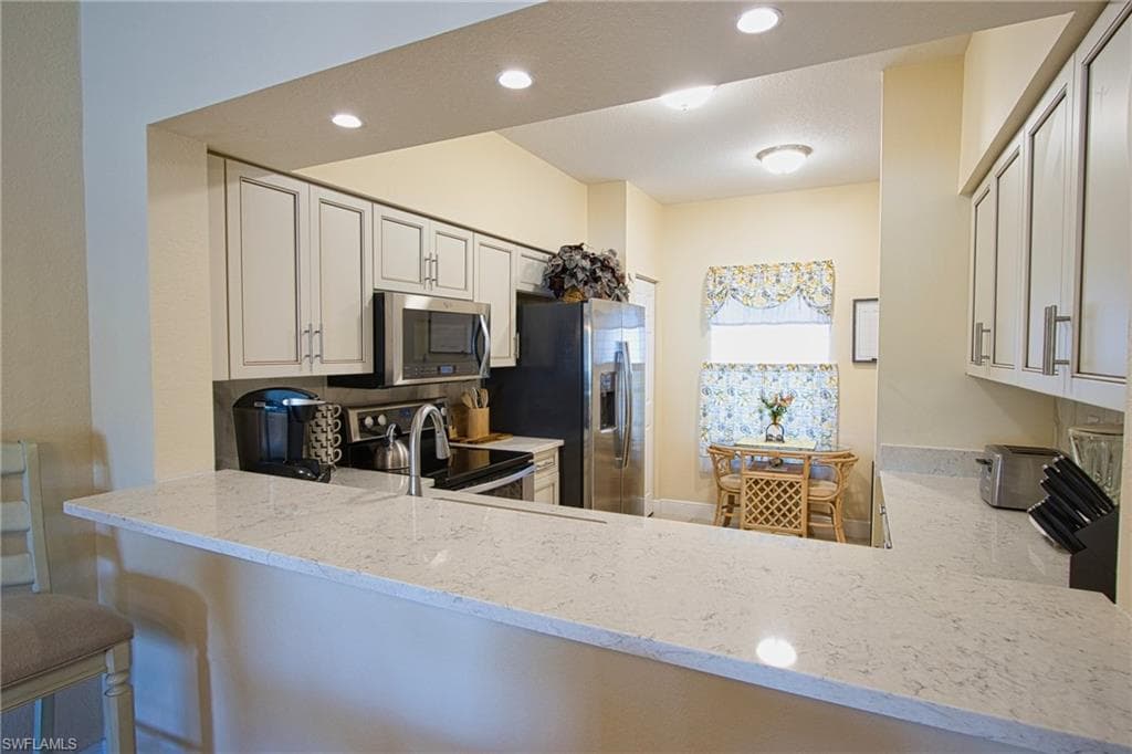 3250 Cypress Glen WAY 403-11