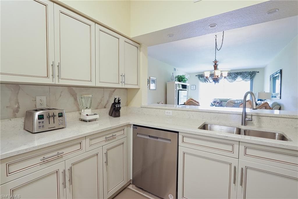 3250 Cypress Glen WAY 403-8