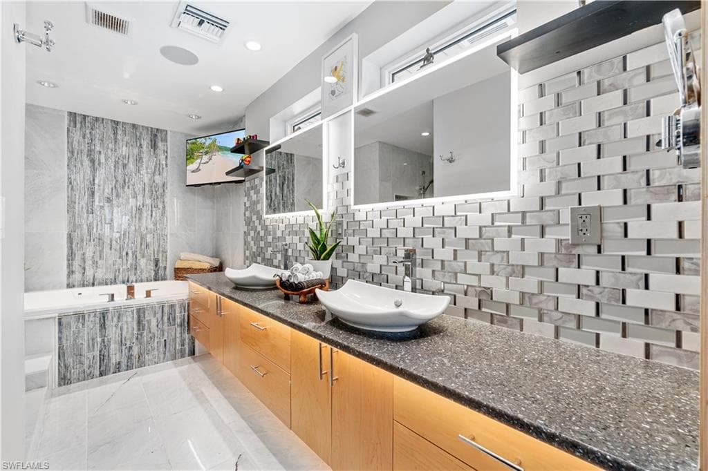 8124 Estero BLVD-15