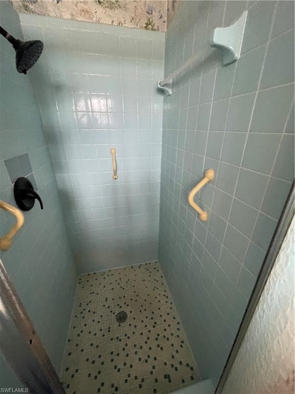 225 Lake DR-15