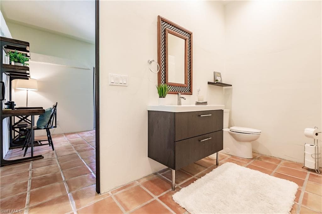 1291 Caloosa DR-17