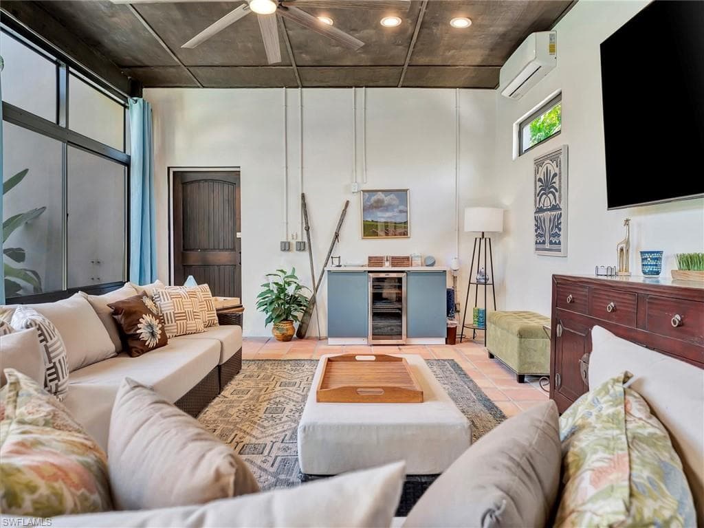 1291 Caloosa DR-22
