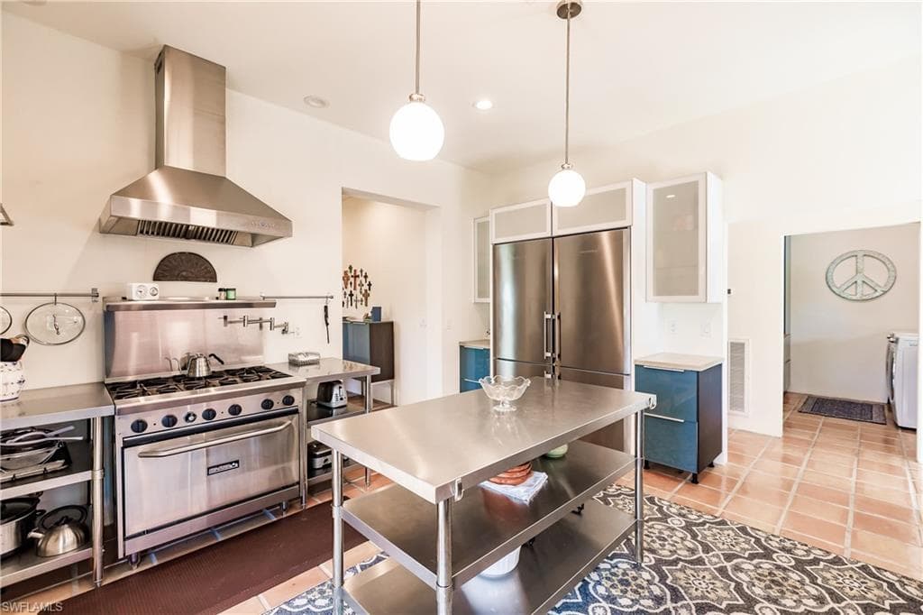 1291 Caloosa DR-8