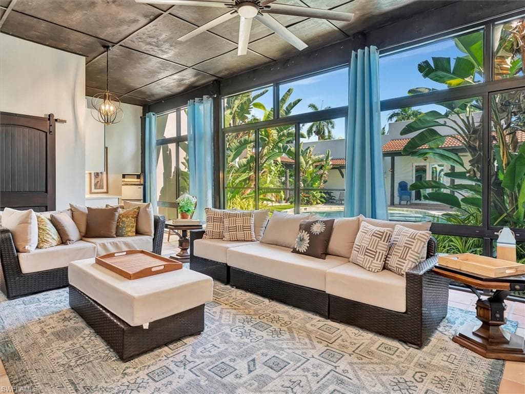 1291 Caloosa DR-21