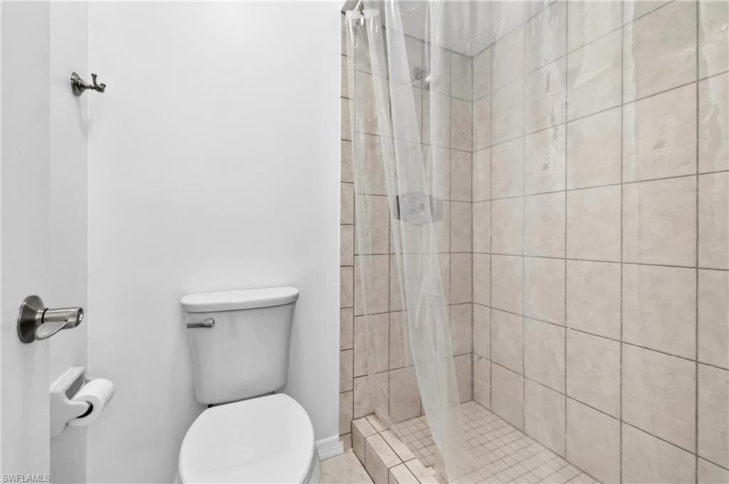 4708 SW 8th PL 201-16