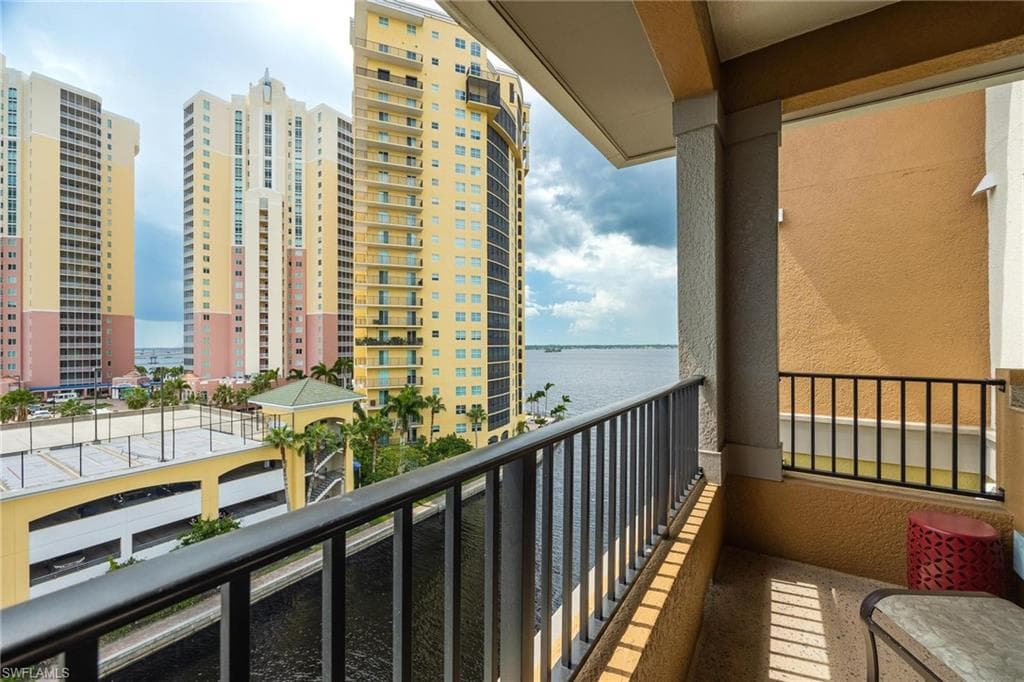 2825 Palm Beach BLVD 703-27