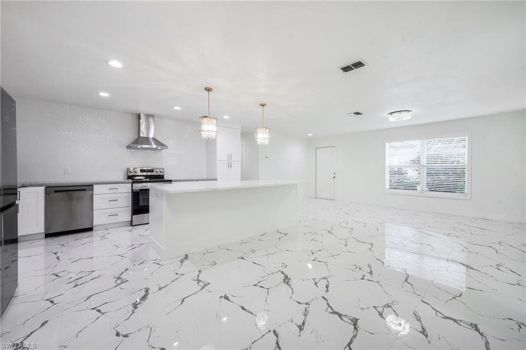 6031 Macbeth LN-6