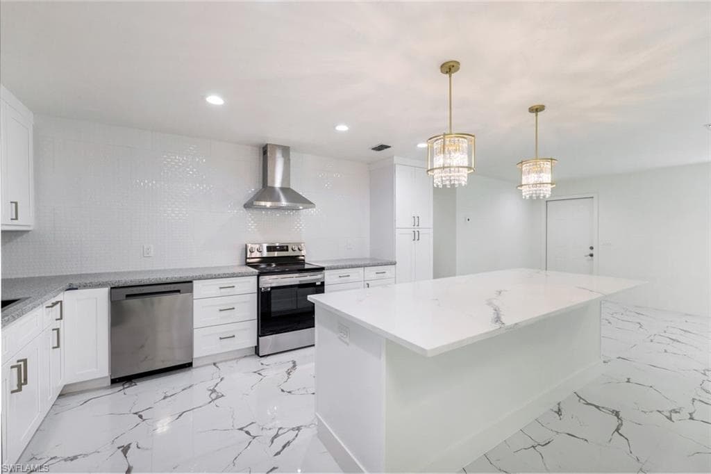 6031 Macbeth LN-7
