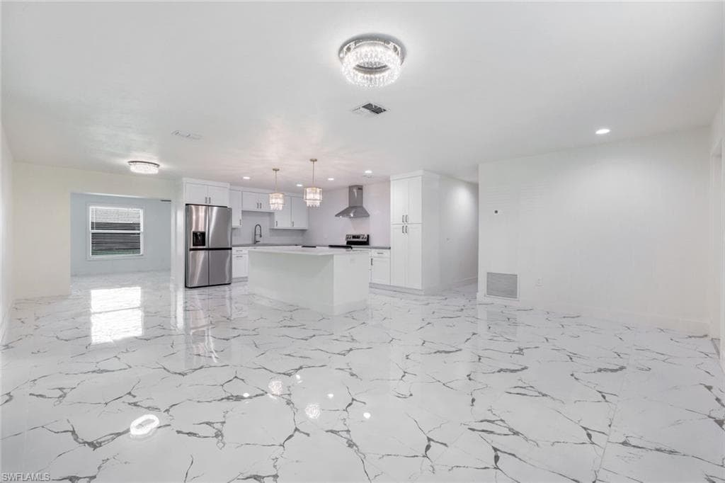 6031 Macbeth LN-5