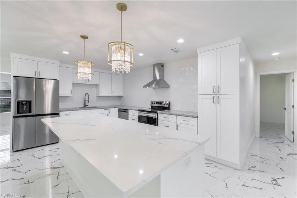 6031 Macbeth LN-9
