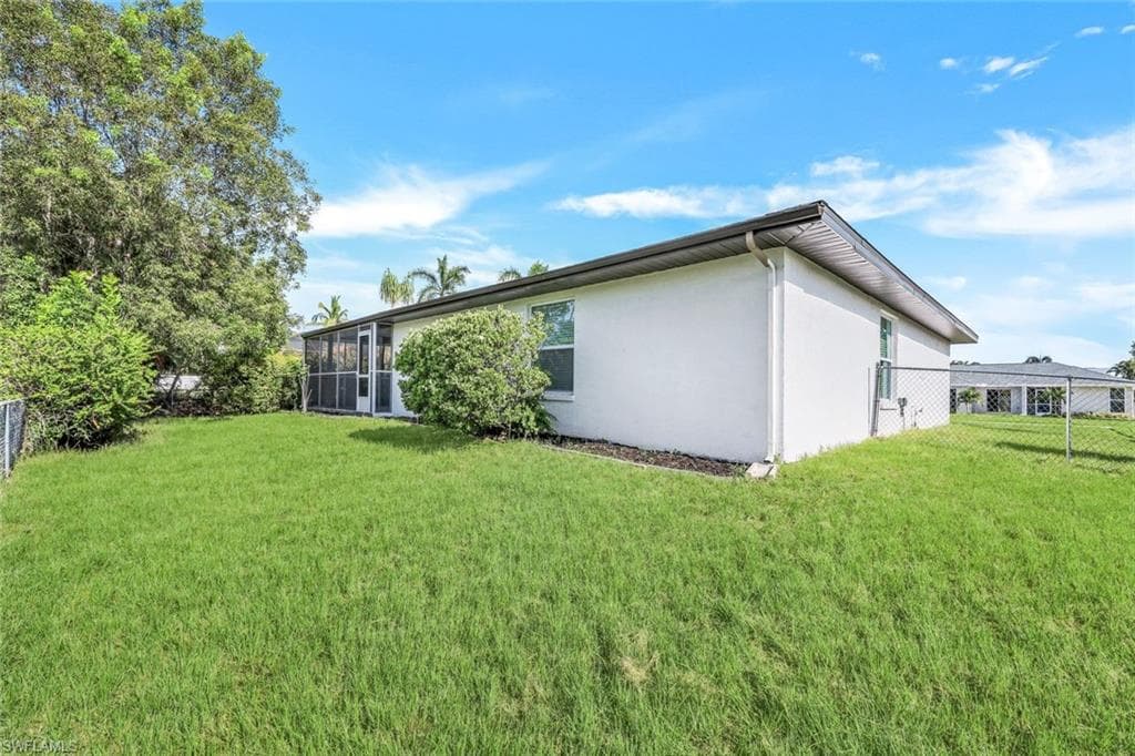 6031 Macbeth LN-24