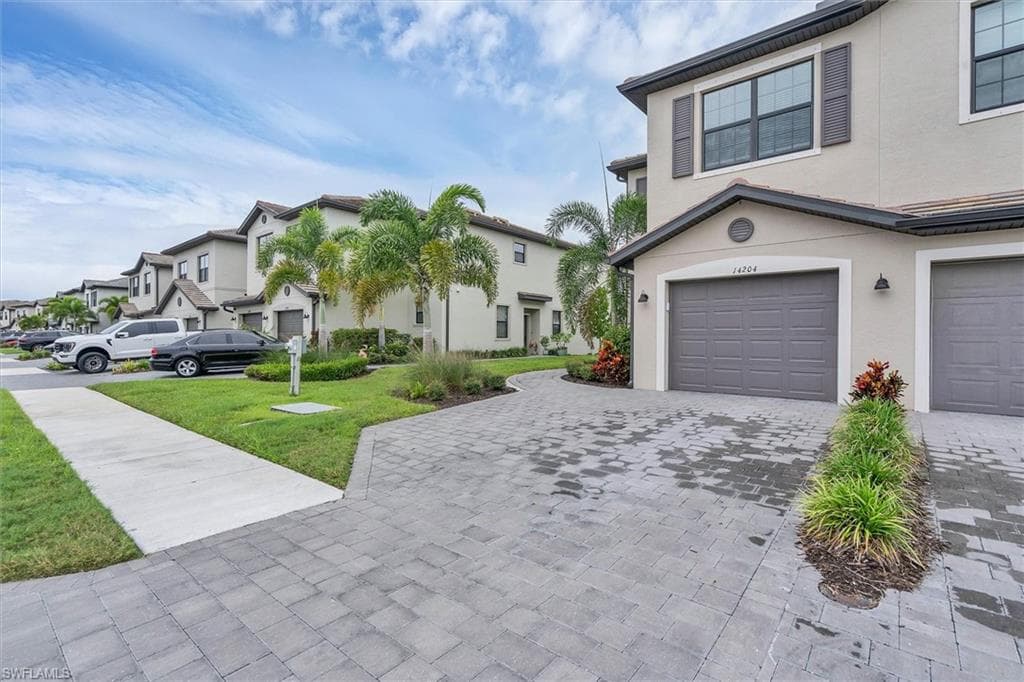 14204 Pine Lodge LN-30