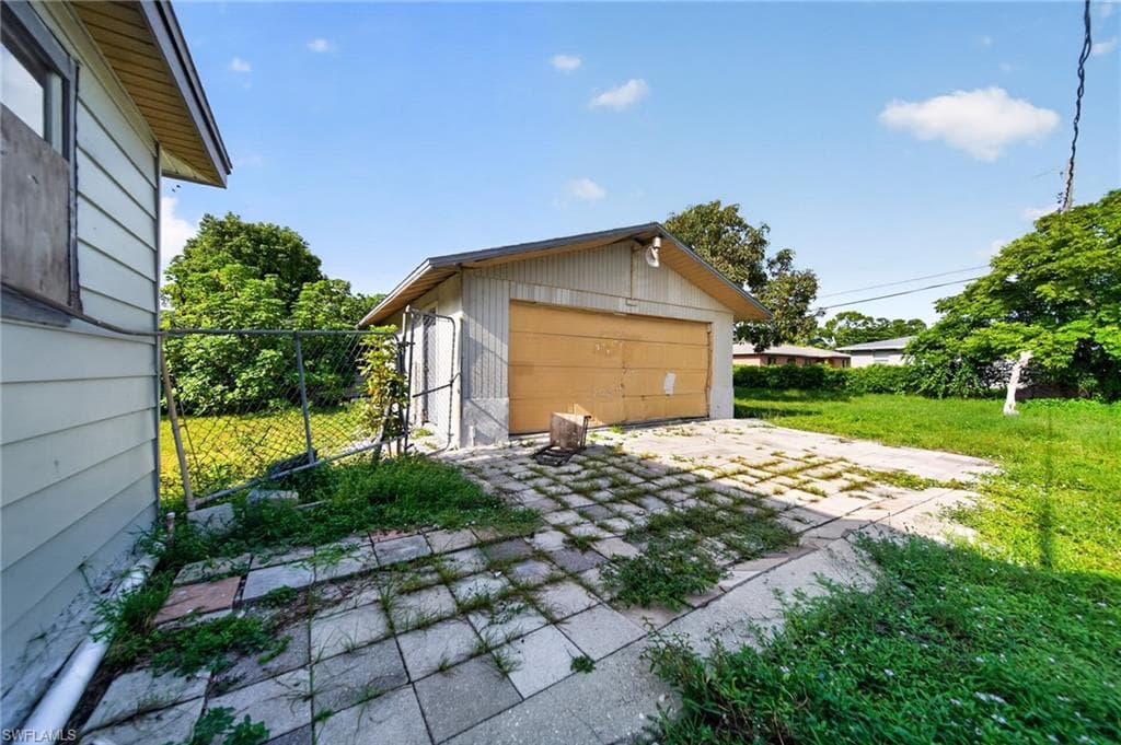 1846 Maple DR-27