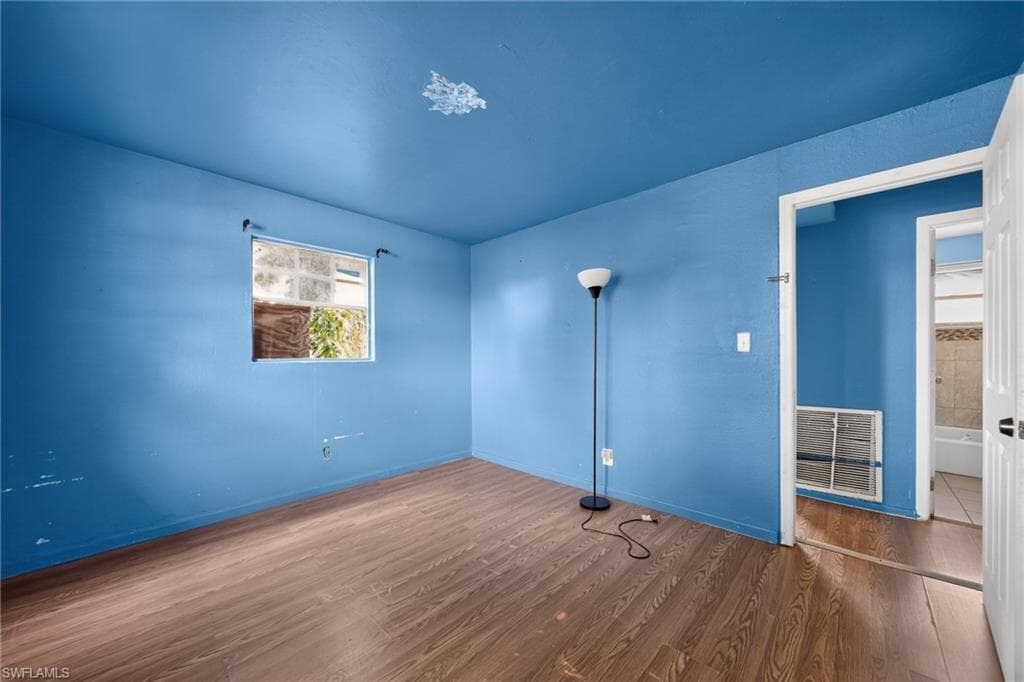 1846 Maple DR-17