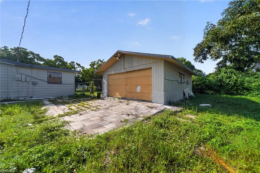 1846 Maple DR-26