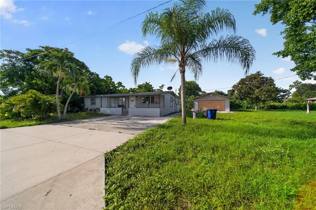 1846 Maple DR-3