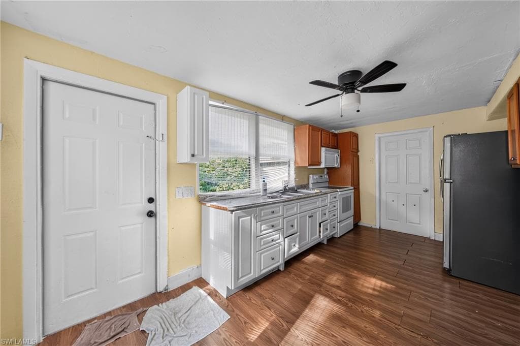 1846 Maple DR-9