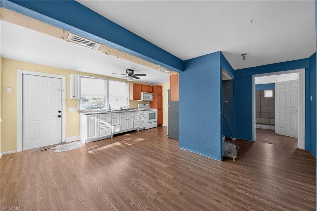 1846 Maple DR-11