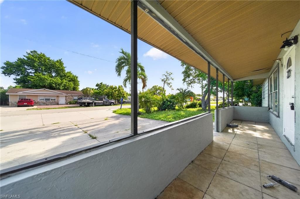 1846 Maple DR-4