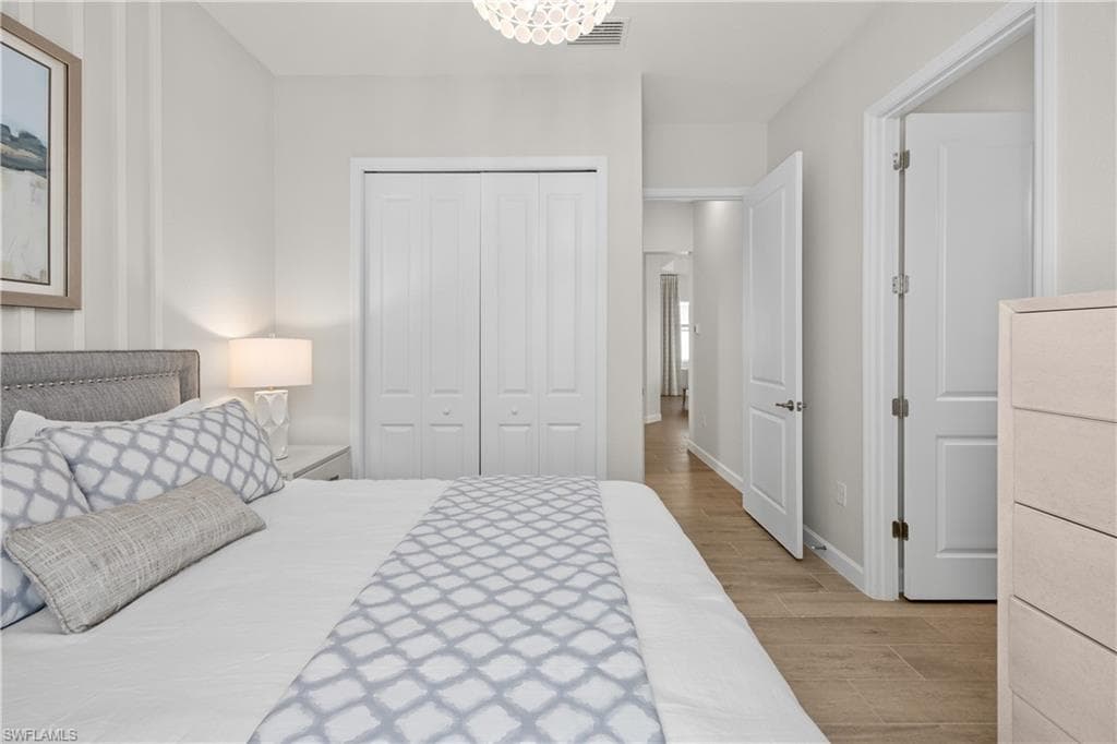 15720 Raveneli CT-18