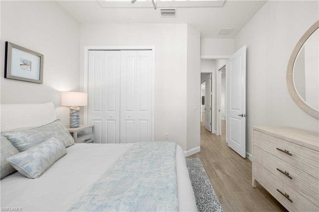 15720 Raveneli CT-15
