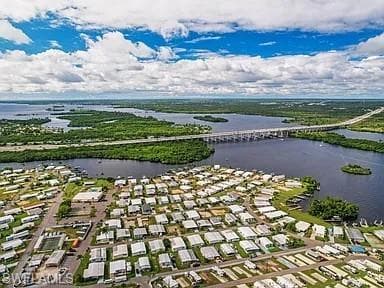302 Shoreland DR-27