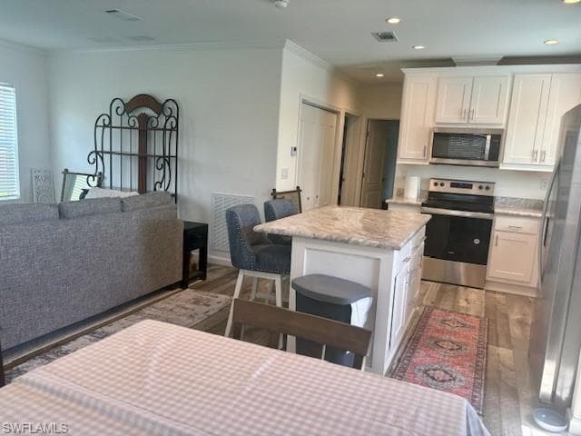 302 Shoreland DR-7