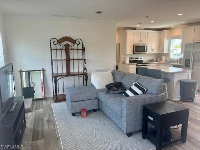 302 Shoreland DR-10